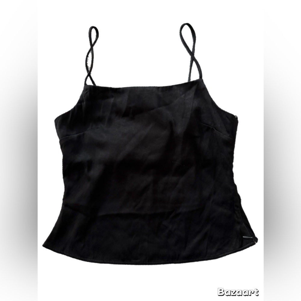 H&M.  DIVIDED. CROP TOP